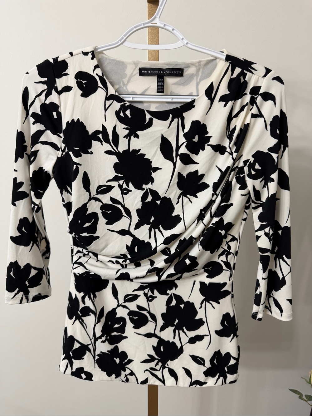 White House Black Market Black & White Floral Ruched Top